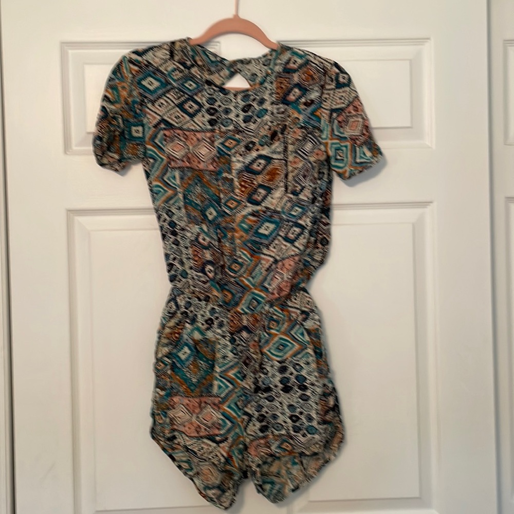 Caribbean queen open back tribal romper size small